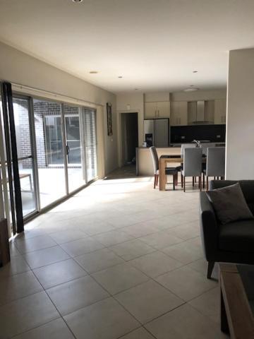 Central Executive 3Br Townhouse 50M To Dean Street Олбери Экстерьер фото